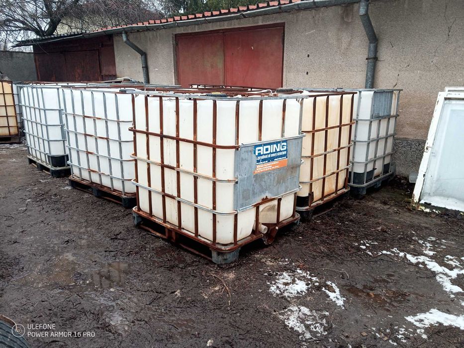 Резервоари : бидони ; за вода и др течности.