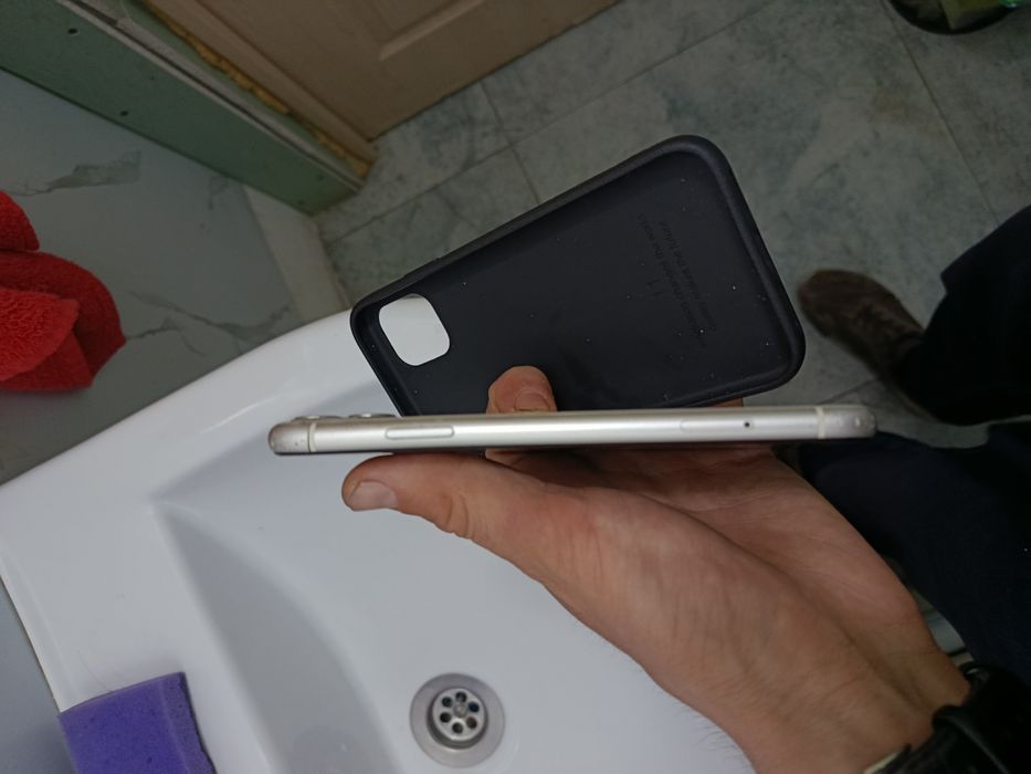 Продам Айфон 11 128 гб