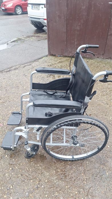 Scaun cu rotile din otel pliabil cu sezut de 46 cm