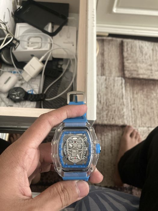 Продается часы новые