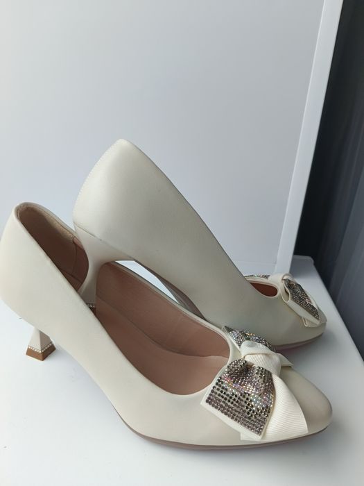 Продам женские, элегантные туфли