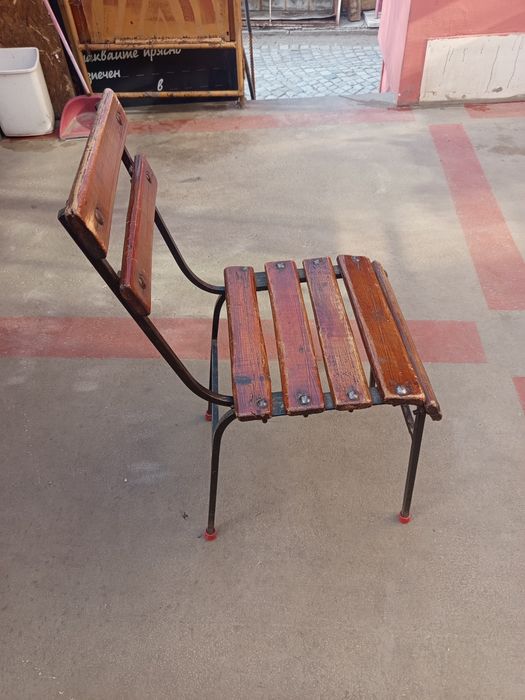 Истински столове и маси