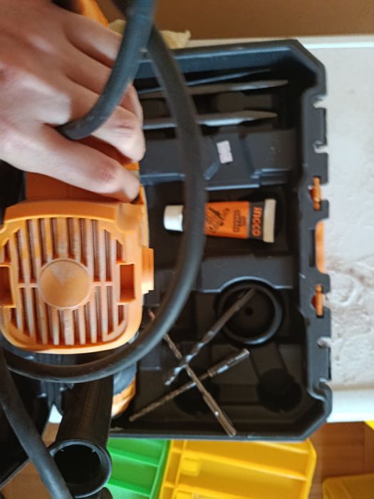 Перфоратор INGCO 1050Вт