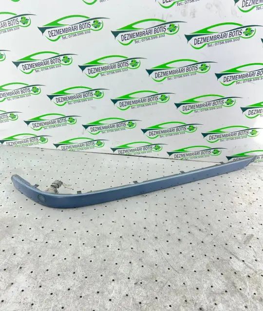 Ornament lateral dreapta pentru bara de protecție spate 51127005932R