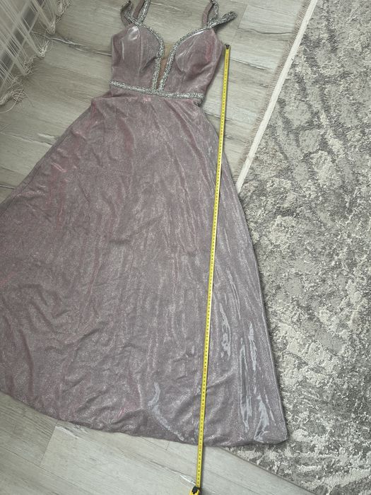 Офищиална рокля.