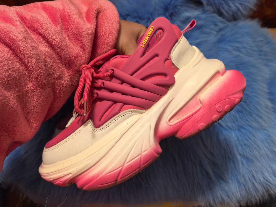 Дамски розови маратонки