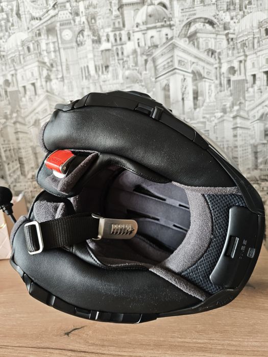 Shoei Neotec 2 размер М.
Каската е в отлично състояние.
Цена 300 Евро
Цена със Sena Srl 2 450 евро. 
Само Sena 150 евро