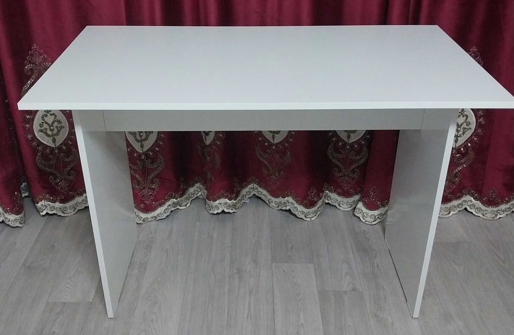 Продам новый            Стол