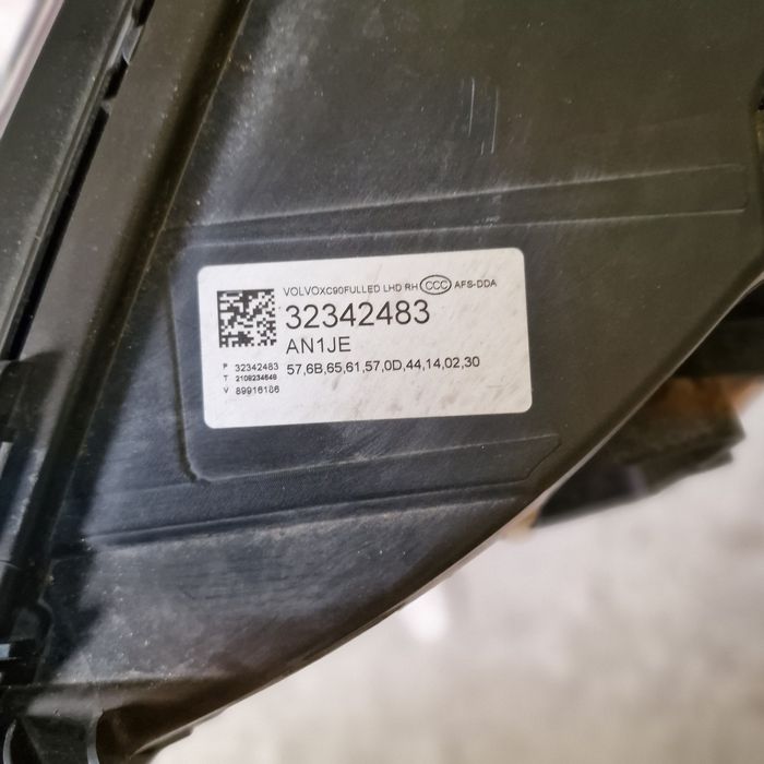 Volvo XC90 full led 2023 десен фар