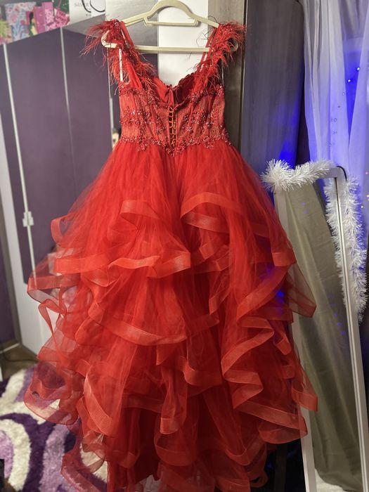 Червена официална рокля с корсет