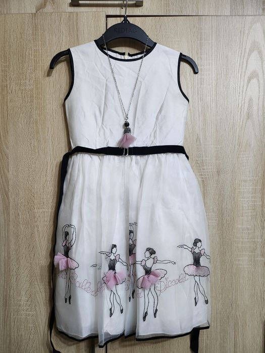 Продаю детские платья на 7-8, 9-12 лет