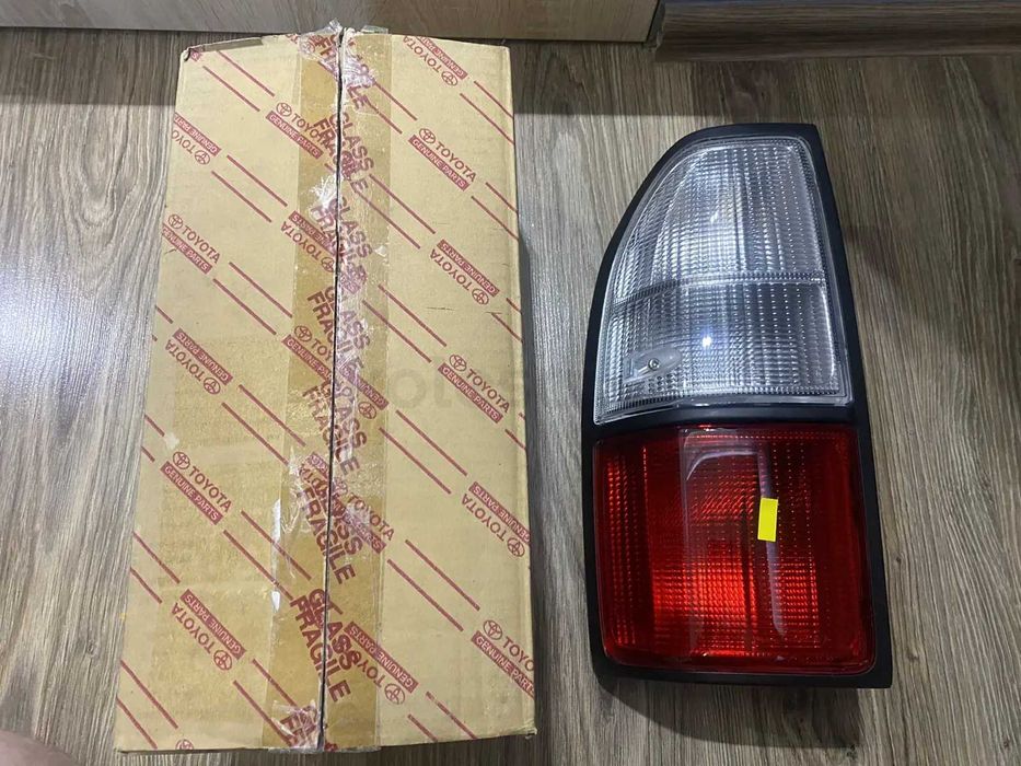Фонарь задний Toyota Land Cruiser 95 стоп сигнал