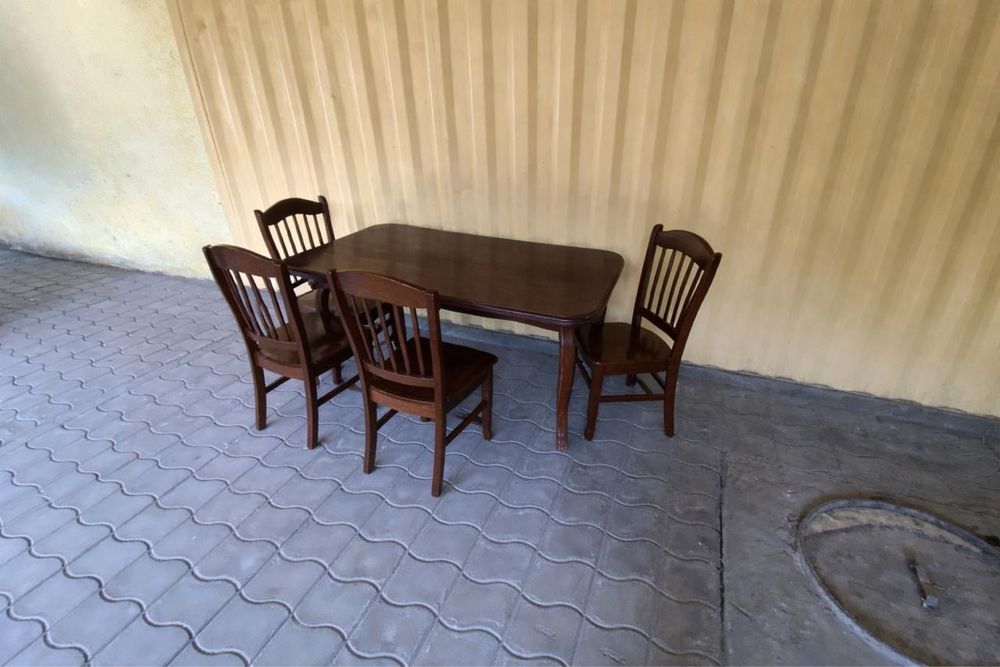 Продается стол и стулья