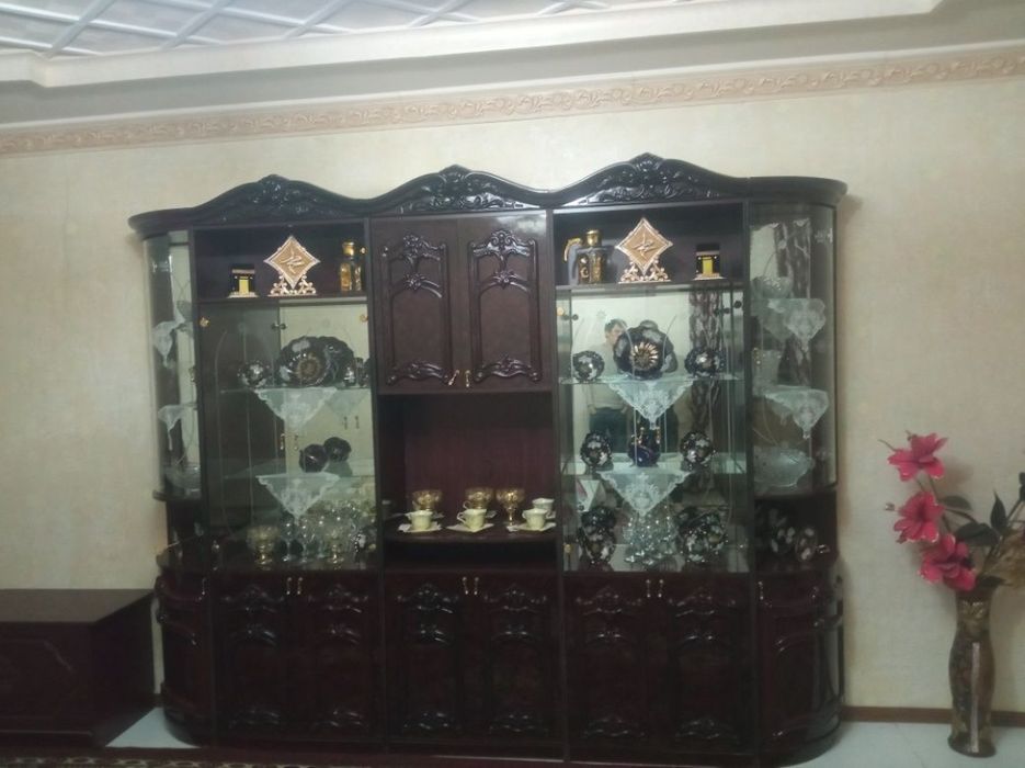 Стенка Италянский Лиза сотилади. Ҳолати янгидек...