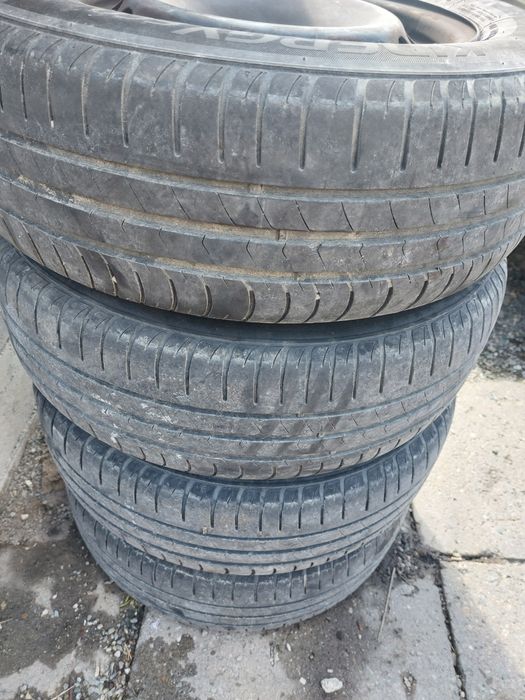 Se vind set anv si genti 195x65x15.au fost pe un vw passat.