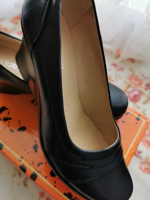 Продавам Дамски обувки 37 номер, еко кожа-черни