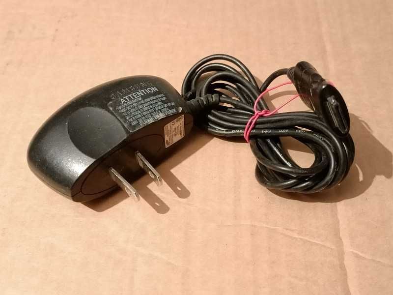 Зарядное устройство для телефонов "Samsung" (TAD137JBE).