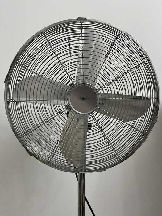 Ventilator de podea Qilive 50W, 3 viteze, oscilatie, argintiu inox