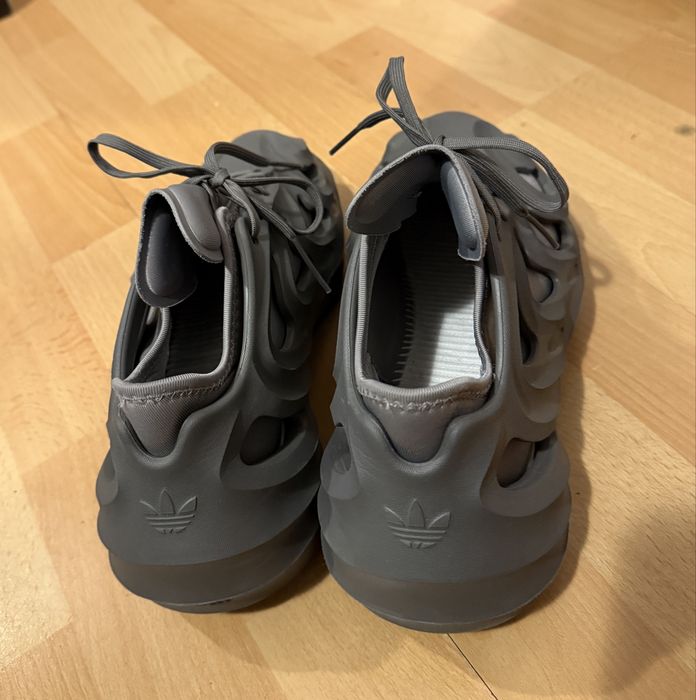 Adidasi Adifom Q gri