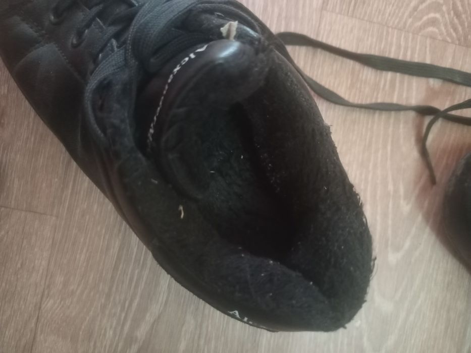 Продам кроссовкий