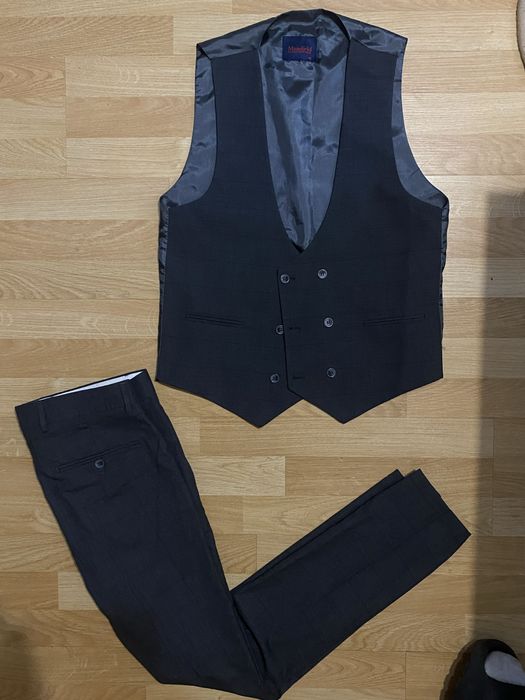 Vesta si Pantaloni de costum