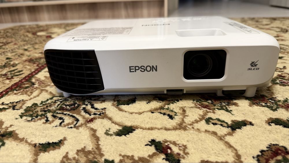Проектор Epson EB-E10