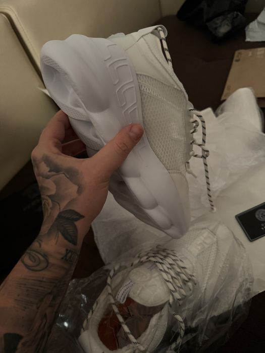Versace chain reaction