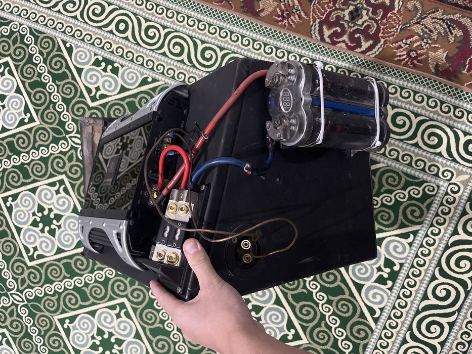 Сабвуфер с усельительом jbl