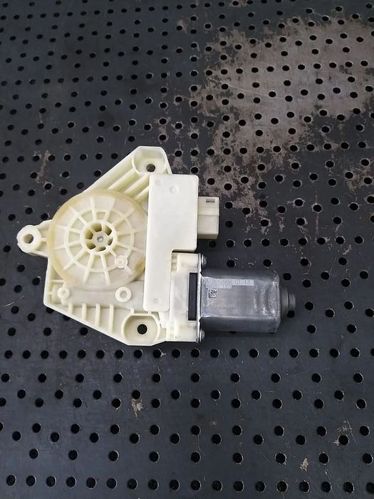 Motoras macara dreapta fata mercedes c class w205 a2059060113