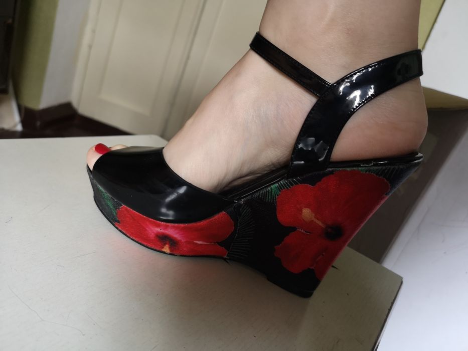 Танкетки (босоножки)