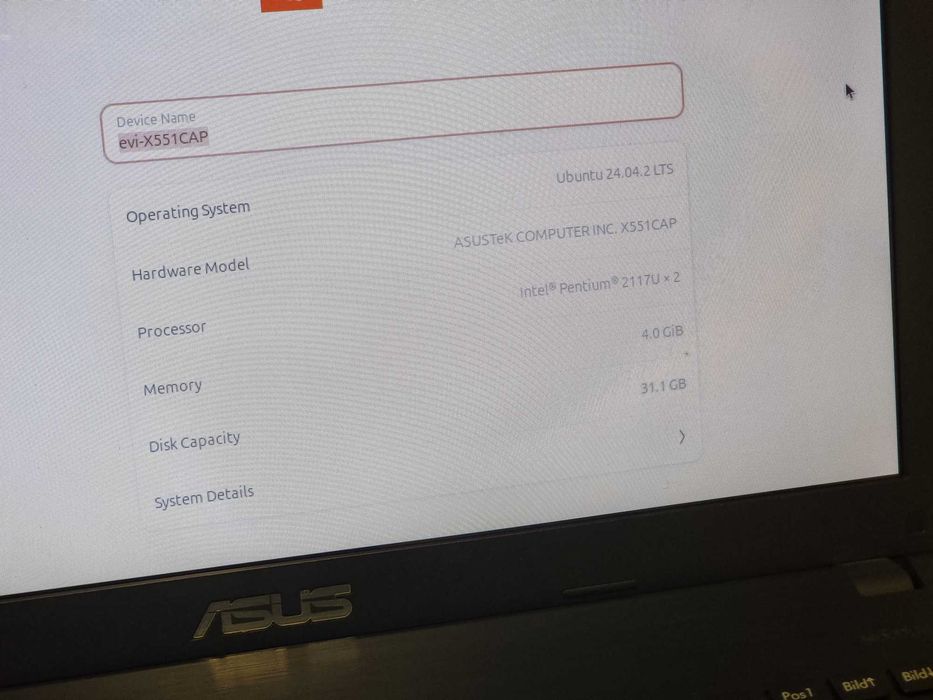 Лаптоп Asus подходящ за филми