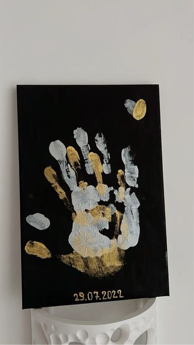 Отпечатки рук на холсте (тт тренд)