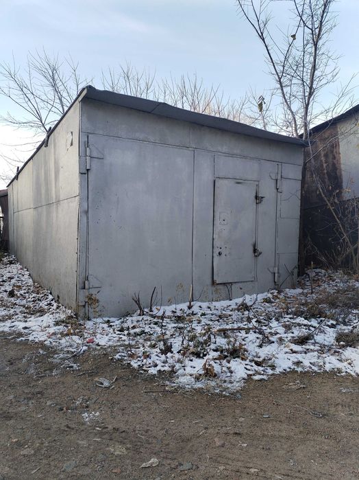 Продам железный гараж с киссоном.