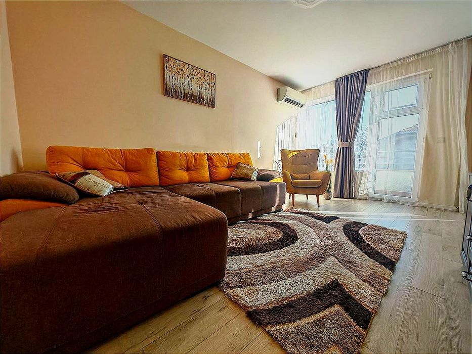 Дава се под наем Двустаен апартамент в Бургас, Център - 65 кв.м за 698.19 € - Снимка #1