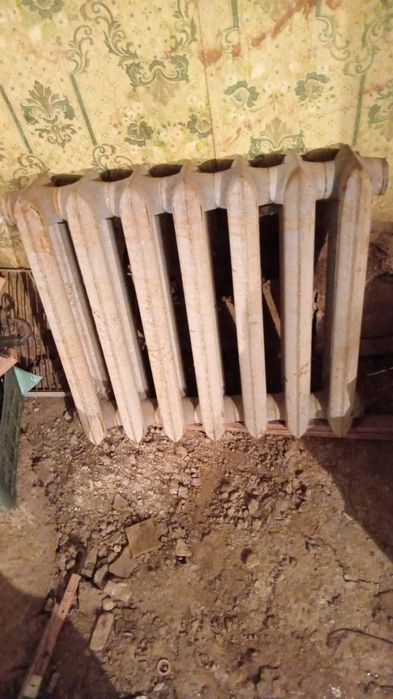 Продам чугунную семи секционную батарею новую не использовалась