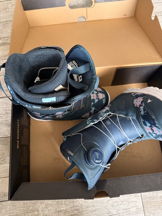 Boots Burton Mint Midnite Blue/Floral Woman