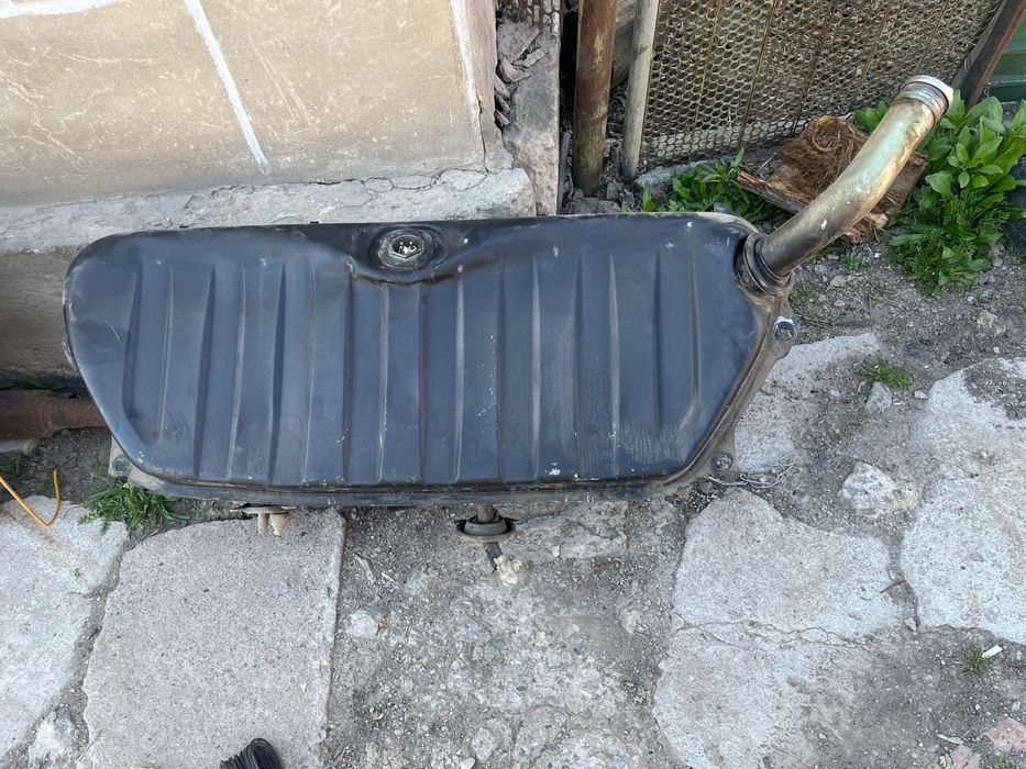 Бензобак на мерседес 124