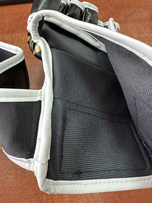 Manusi MMA pentru adulti