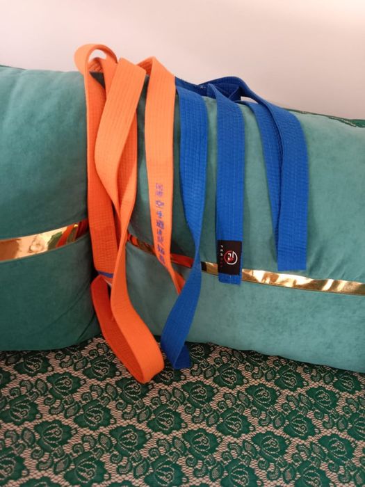 Кимоно карате продаю с поясами