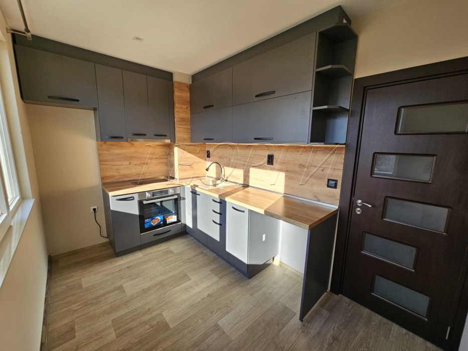 Давам под наем тристаен необзаведен 60кв.м.  ул. Царевец