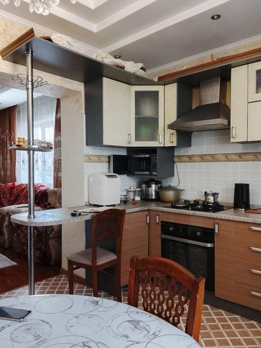 Продам кухонный мебель