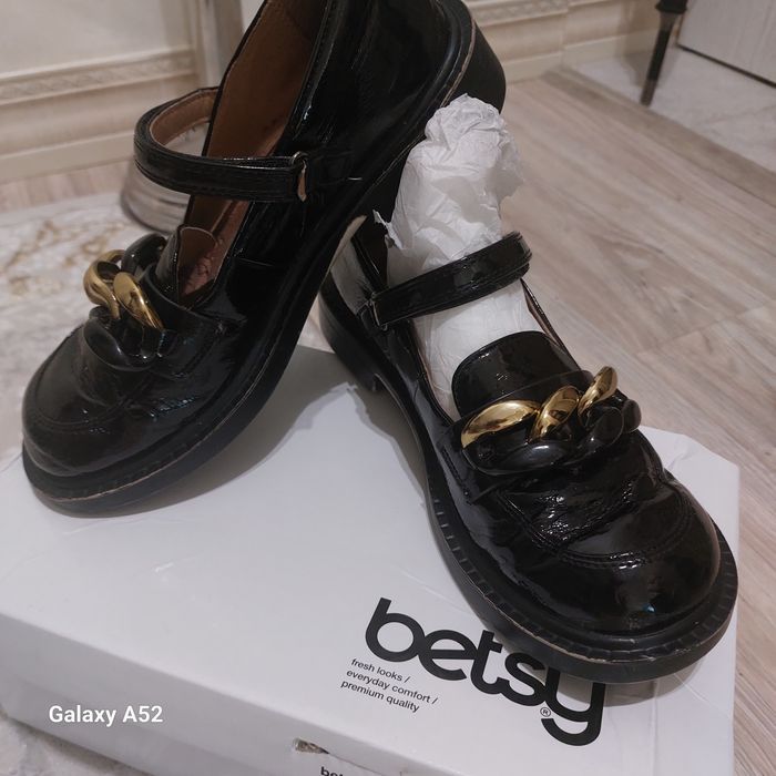 Продам туфли для девочки