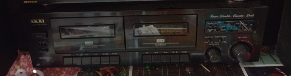 Vând dublu Deck casette Akai în stare bună de funcționare