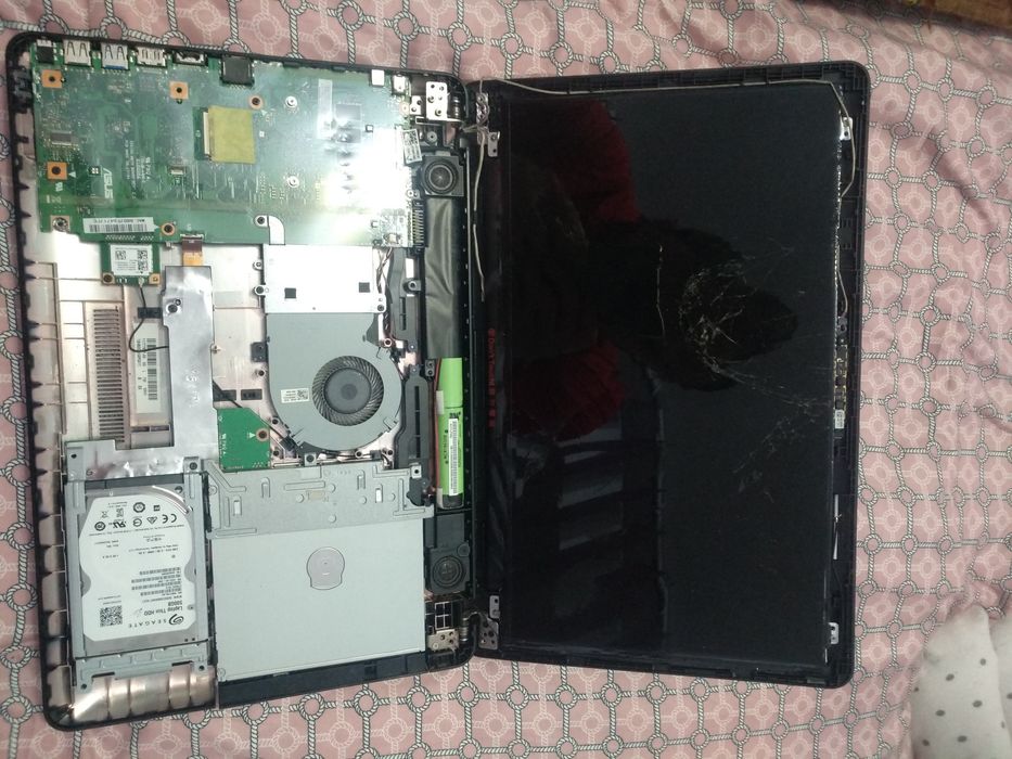 Laptop asus pentru piese, se vinde tot sau pe bucati