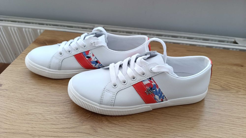 Дамски бели обувки,сандали