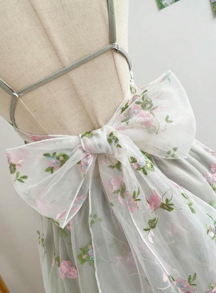 Рокля с тюл и дантела, нова с етикет