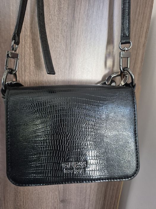 Оригинална чанта GUESS Tullia Mini Crossbody (черна)
