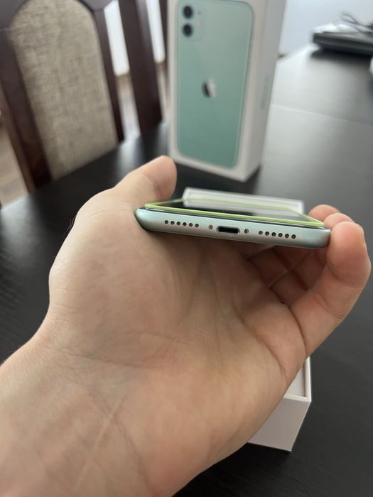 Vand Iphone 11 ca nou!