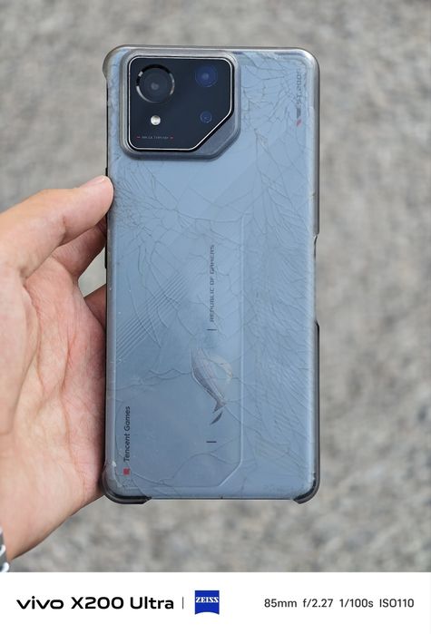 Asus rog phone 8, gray