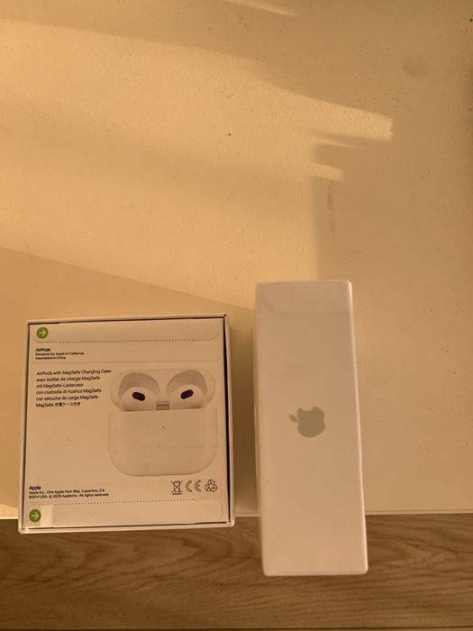 AirPODS (3rd generation)